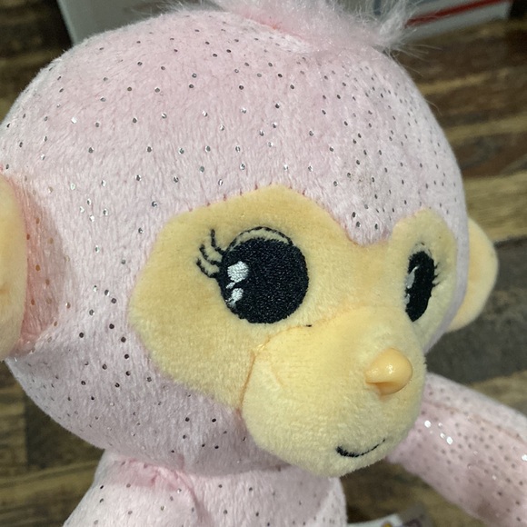 Fingerlings Monkey Pink with Sparkles - Picture 7 of 8